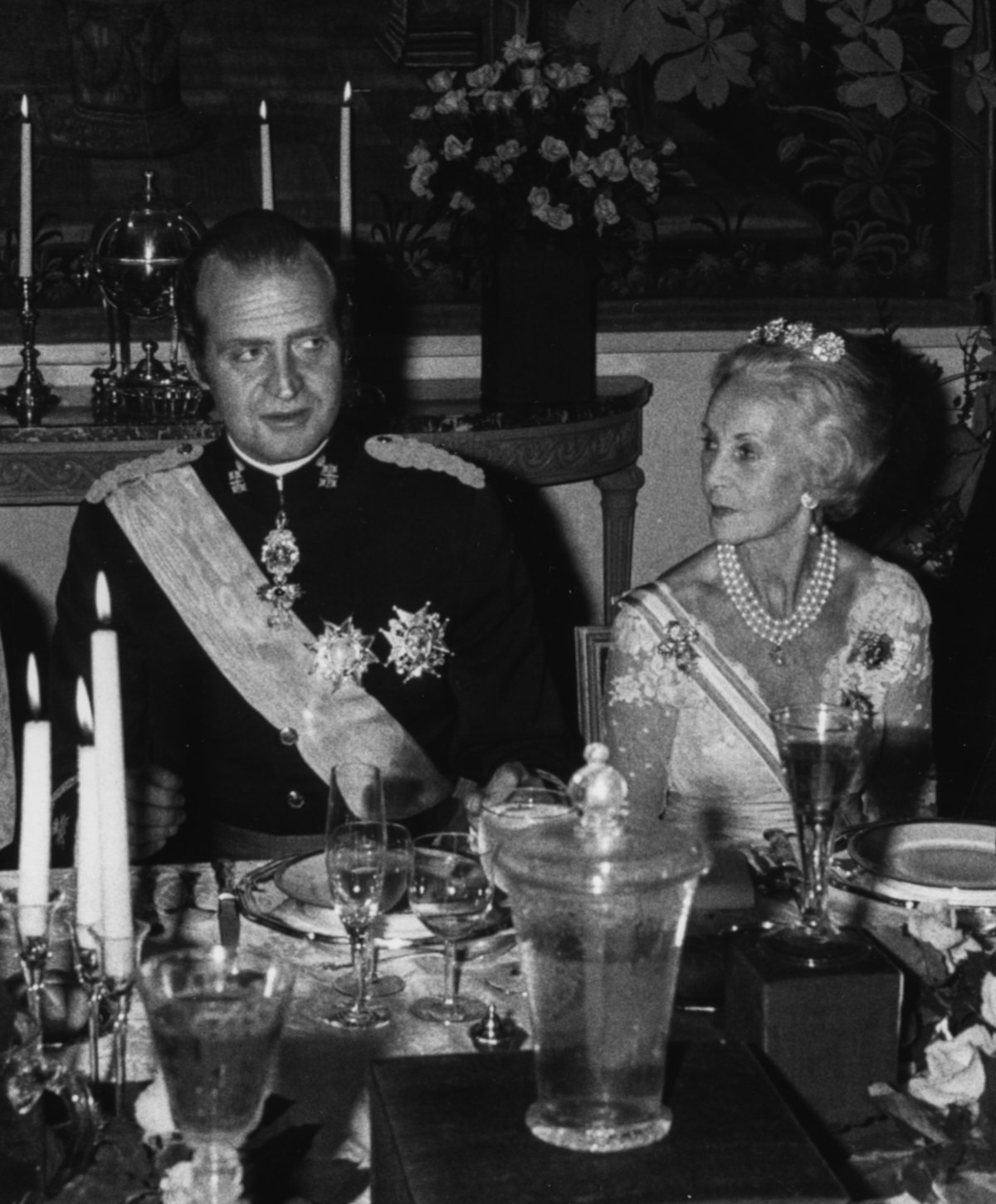 King Juan Carlos of Spain and Princess Lilian of Sweden attend a banquet in the Spanish Embassy in Sweden, October 1979 (Keystone/Hulton Archive/Getty Images)