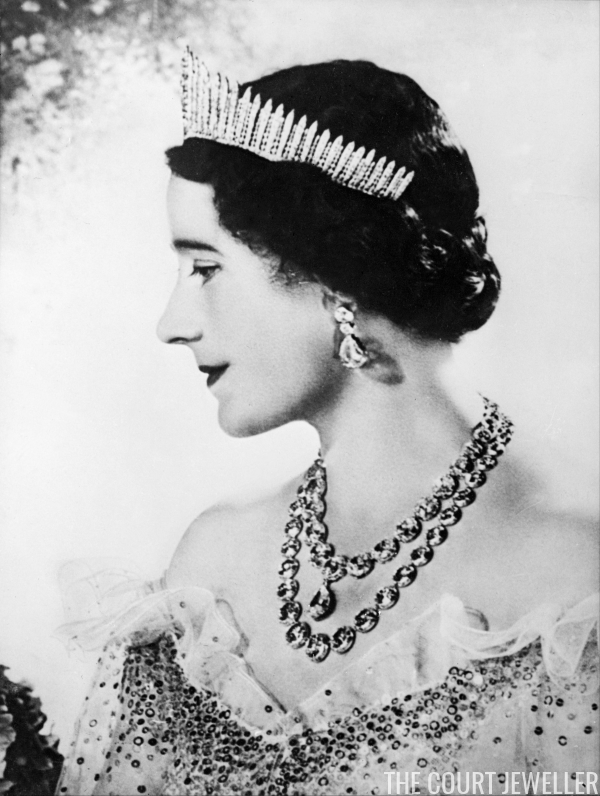 Queen Elizabeth (the Queen Mother) wears Queen Mary's Fringe Tiara with the Coronation Earrings and Necklace, plus an additional diamond collet necklace, 1937 (AFP/Getty Images)