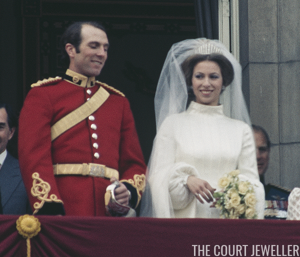 Princess Anne wears Queen Mary's Fringe Tiara at her wedding to Mark Phillips, 1973 (Fox Photos/Hulton Archive/Getty Images)