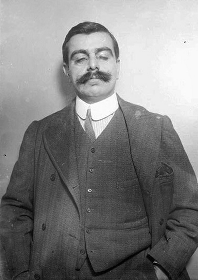 The Aga Khan III, photographed in Chicago ca. 1907 (Chicago Historical Society)