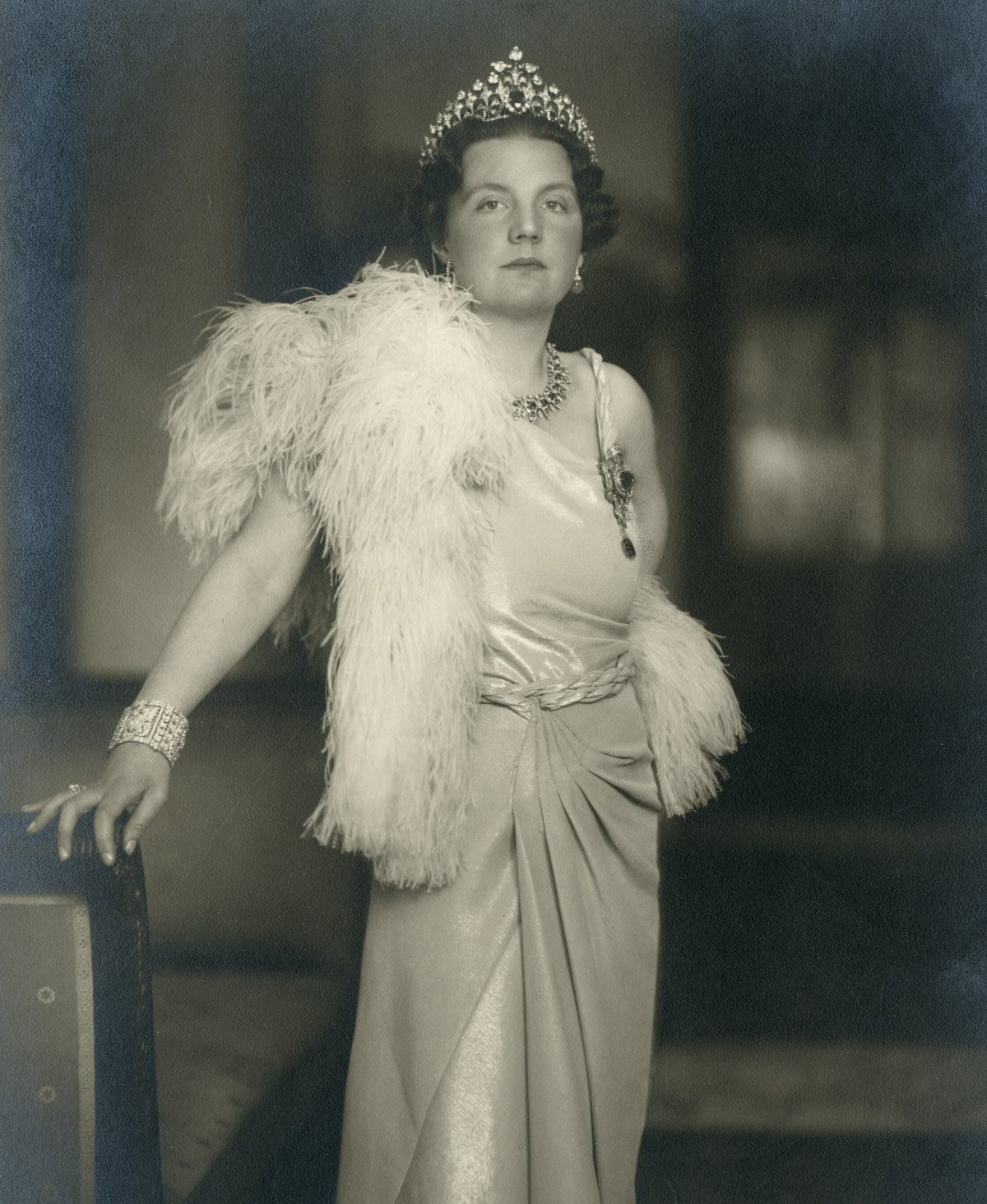 Official portrait of Princess Juliana of the Netherlands, taken by Franz Ziegler in 1937 (Universitaire Bibliotheken Leiden)