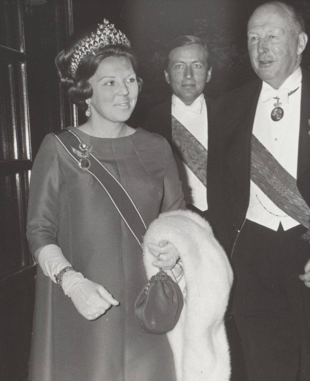 Princess Beatrix and Princess Claus of the Netherlands attend a gala dinner hosted by the Anglo-Dutch Society at the Savoy Hotel in London on May 16, 1968 (Anefo/Nationaal Archief/Wikimedia Commons)