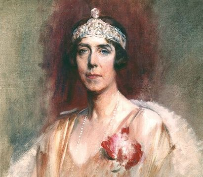 Elisabeth wears the tiara with an extra pear-shaped diamond at the peak in a portrait by Richir