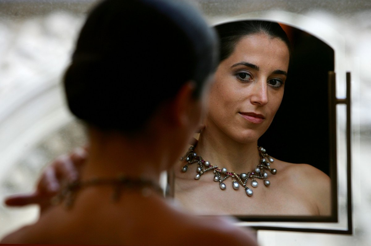A Christie's employee models a pearl, diamond, and ruby necklace owned by the Dukes of Sutherland ahead of an upcoming auction in 2007 (Cate Gillon/Getty Images)