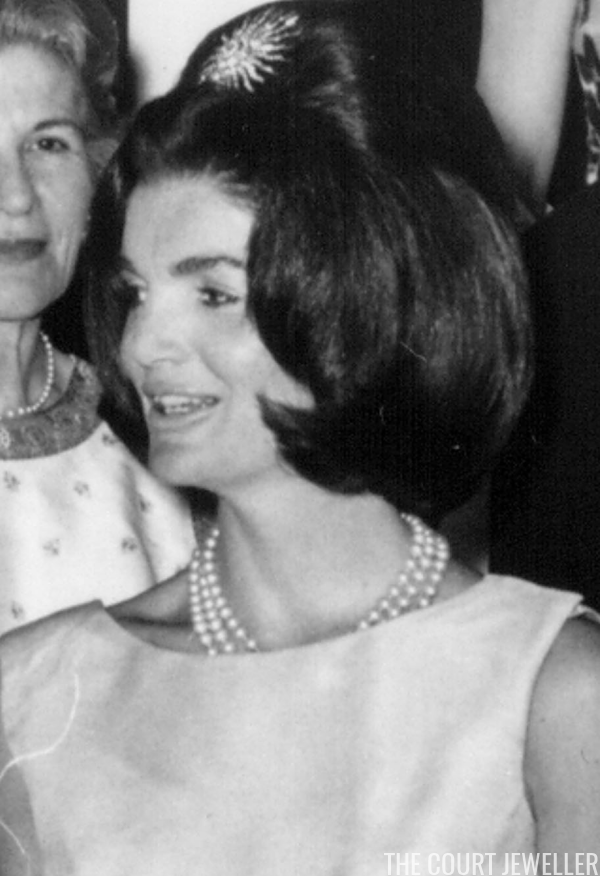 Kennedy wears the brooch in her hair during the Luxembourgish state visit, 30 April 1963 (National Archive/Newsmakers)