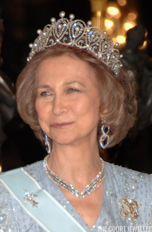 Queen Sofia wears the tiara for a gala dinner in honor of the King of Saudi Arabia, June 2007 (Carlos Alvarez/Getty Images)