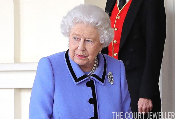 Queen Elizabeth II wears the Women of Hampshire Brooch at the farewell ceremony during the Dutch state visit, October 2018 (CHRISTOPHER FURLONG/AFP/Getty Images)