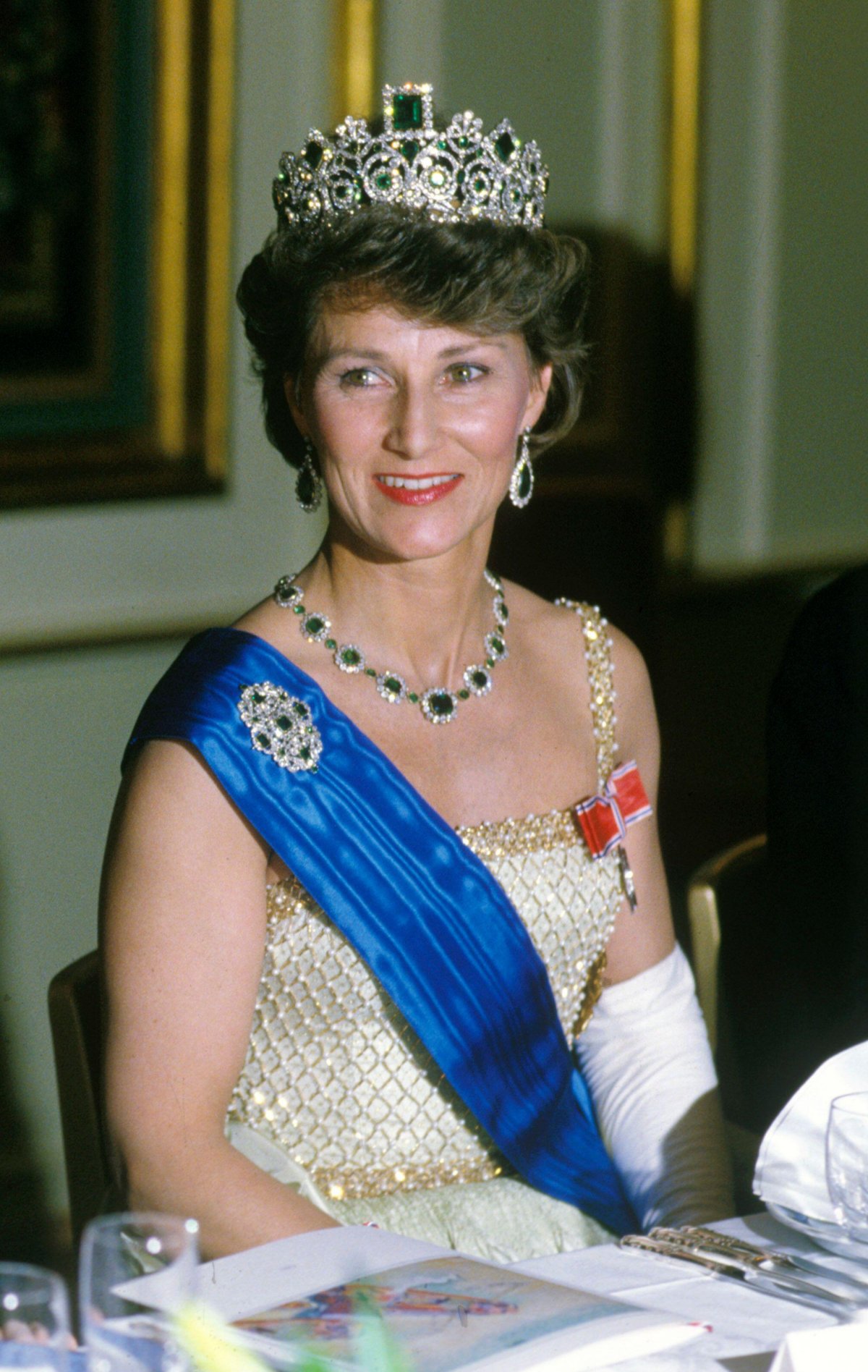 Crown Princess Sonja of Norway attends a gala banquet during the French state visit to Norway, May 1984 (Inge Gjellesvik/NTB/Alamy)