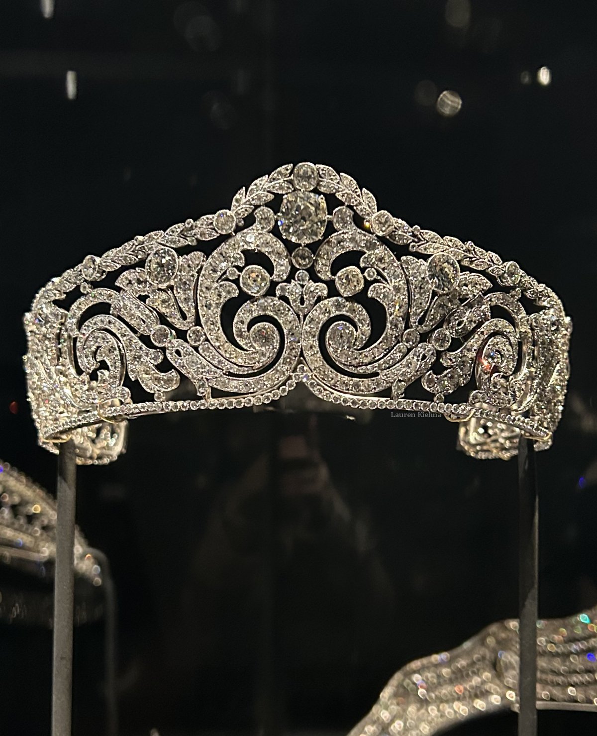 Queen Elisabeth's Cartier Bandeau, displayed as part of the Cartier exhibition at the Victoria & Albert Museum in London, April 2025 (Photo © Lauren Kiehna)