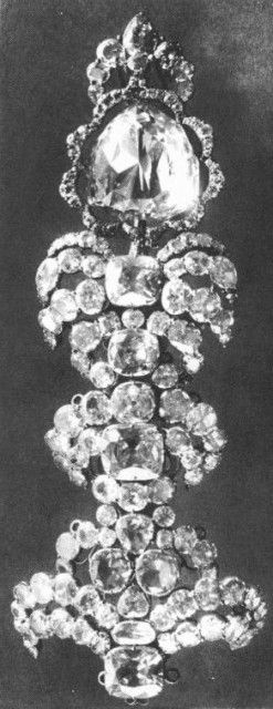 The Florentine Diamond set in a cap ornament, ca. late 19th century (Wikimedia Commons)