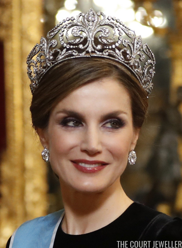 Queen Letizia wears the earrings with La Buena, February 2017 (CHEMA MOYA/AFP/Getty Images)