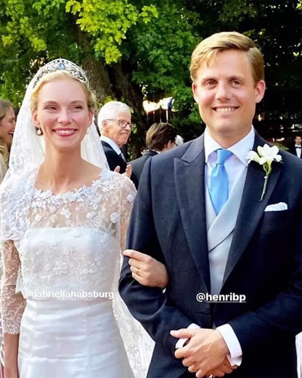 Archduchess Gabriella of Austria and Prince Henri of Bourbon-Parma on their wedding day in Austria, September 12, 2020 (Tatler/Instagram)