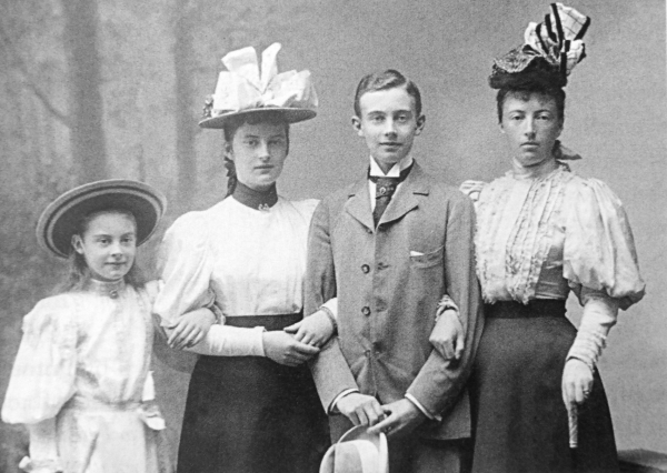 Grand Duchess Anastasia with her three eldest children, Duchess Cecilie, Duchess Alexandrine, and Grand Duke Friedrich Franz, ca. 1890s (Wikimedia Commons)