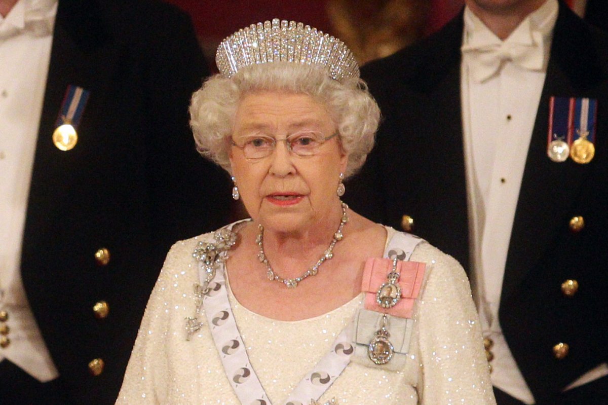 Queen Elizabeth II hosts a state banquet for the President of South Africa at Buckingham Palace in London on March 3, 2010 (LEWIS WHYLD/Getty Images)