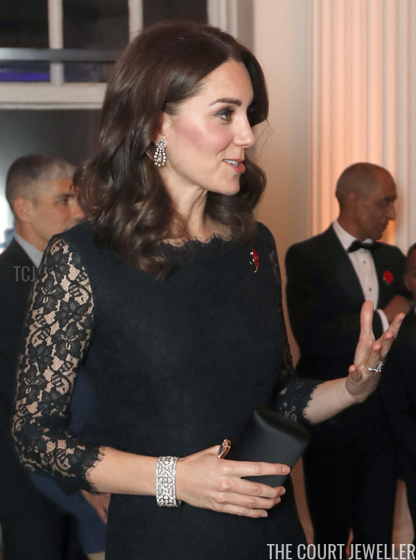 Kate wears the bracelet, 2017