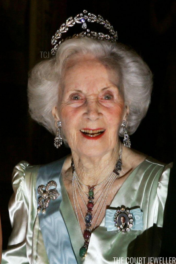 Princess Lilian of Sweden wears the Scarab Necklace (Reuters/Alamy)