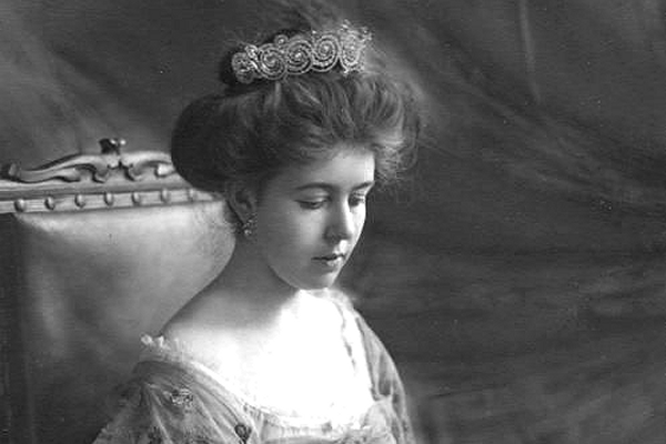 Princess Margaret of Connaught wears the Khedive of Egypt Tiara