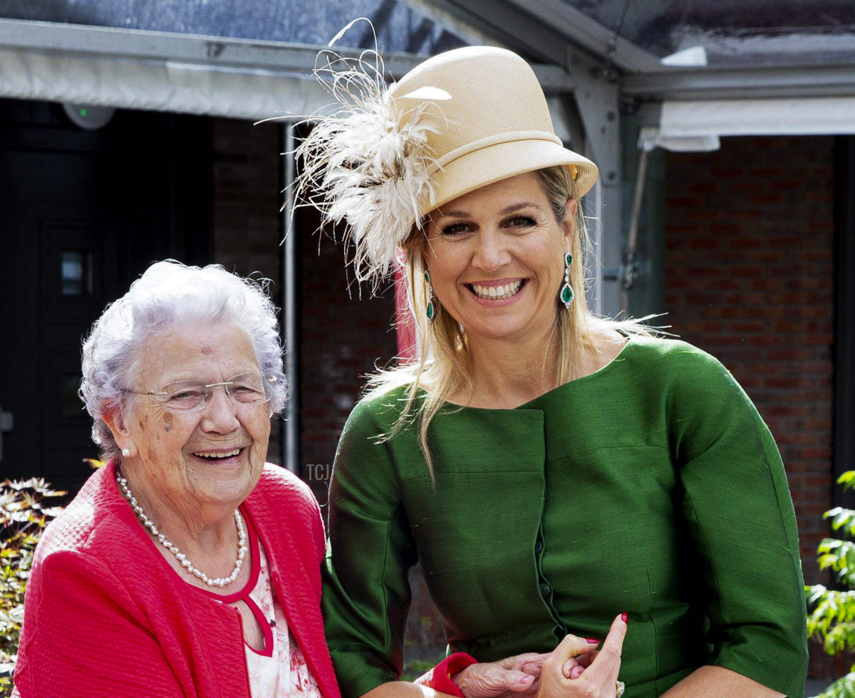 Dutch Queen Maxima meets one of the residents after the opening of the Hof van Nassau nursing home in Steenbergen on May 28, 2019