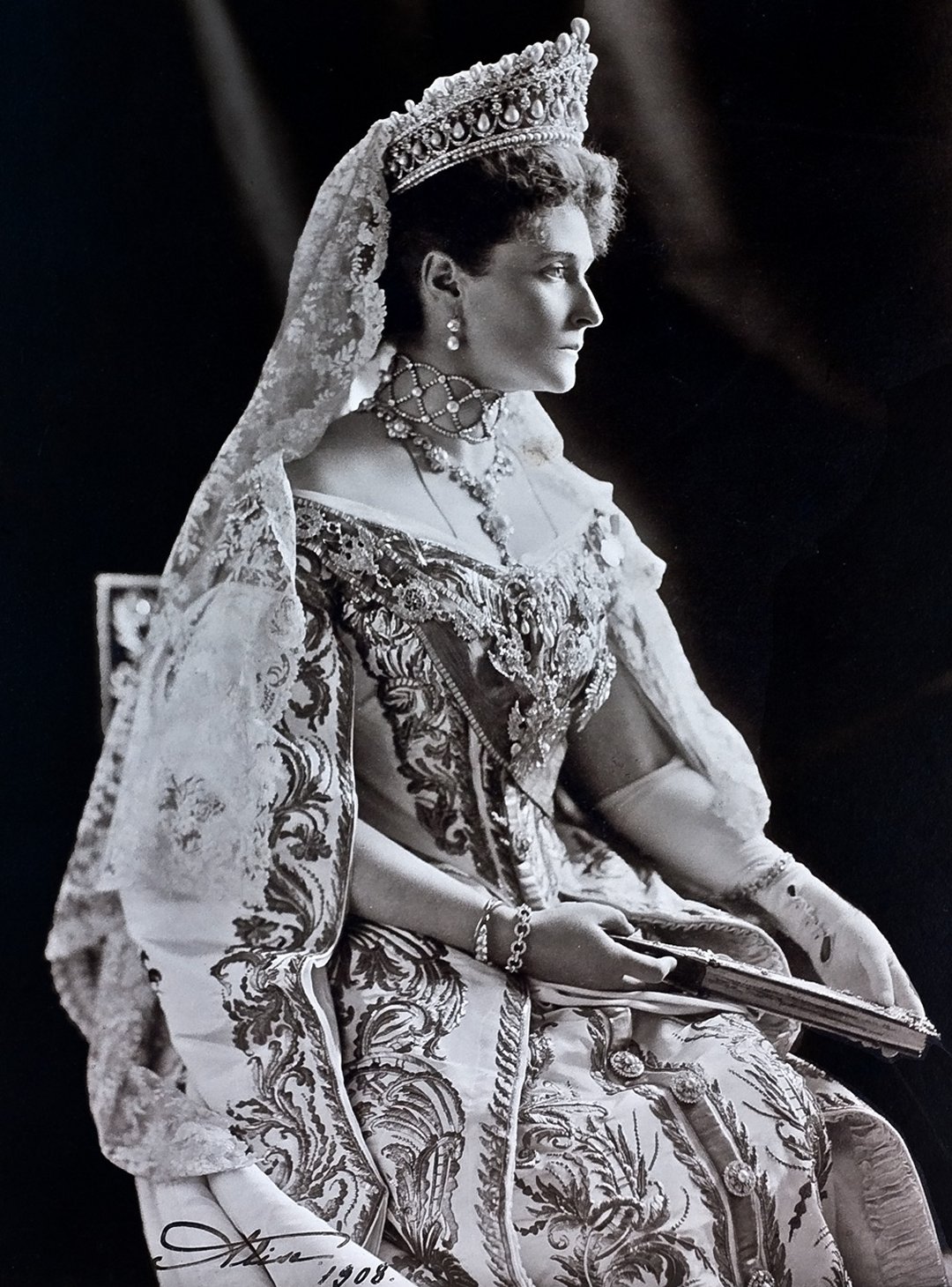 Empress Alexandra Feodorovna, photographed by Boasson and Eggler St. Petersburg Nevsky 24