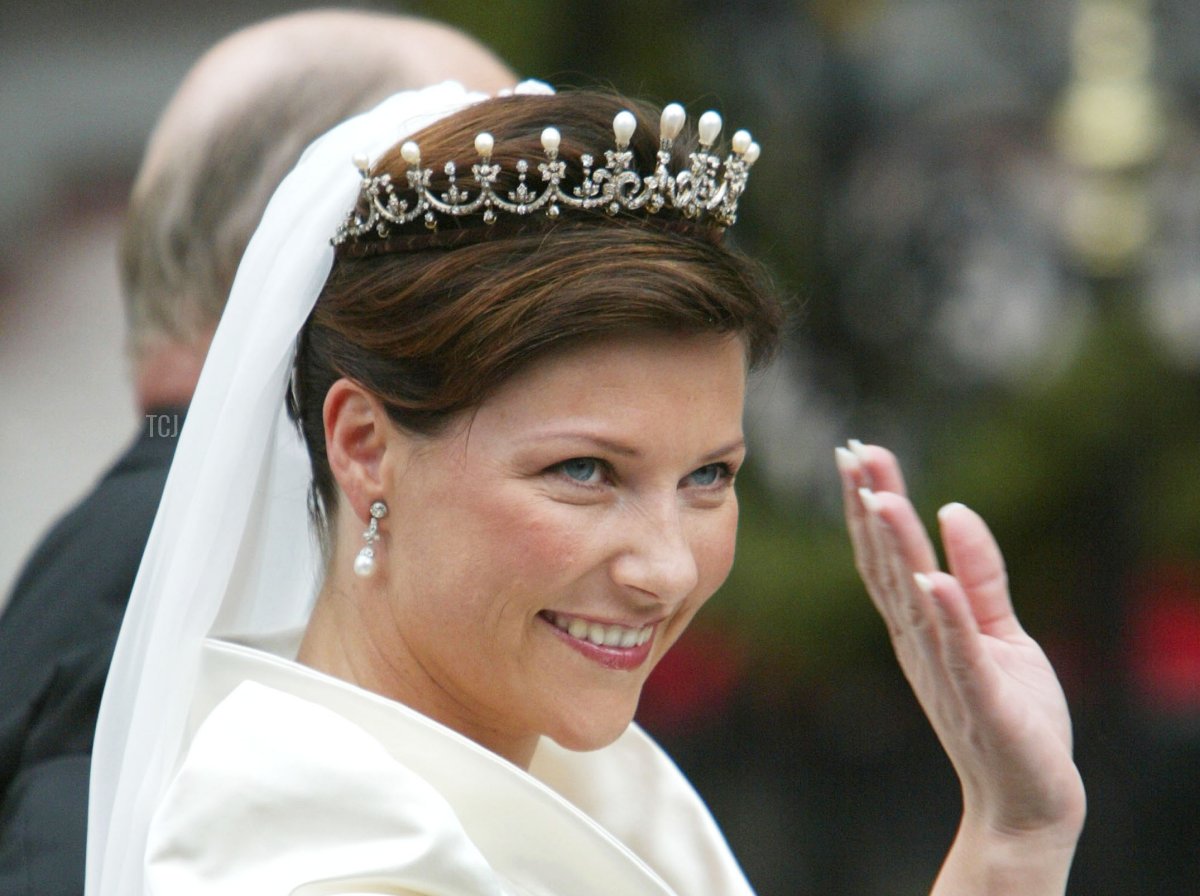 Norwegian Princess Martha Louise leaves the Royal Residence with her father King Harald V for her wedding to writer Ari Behn May 24, 2002 in Trondheim, Norway