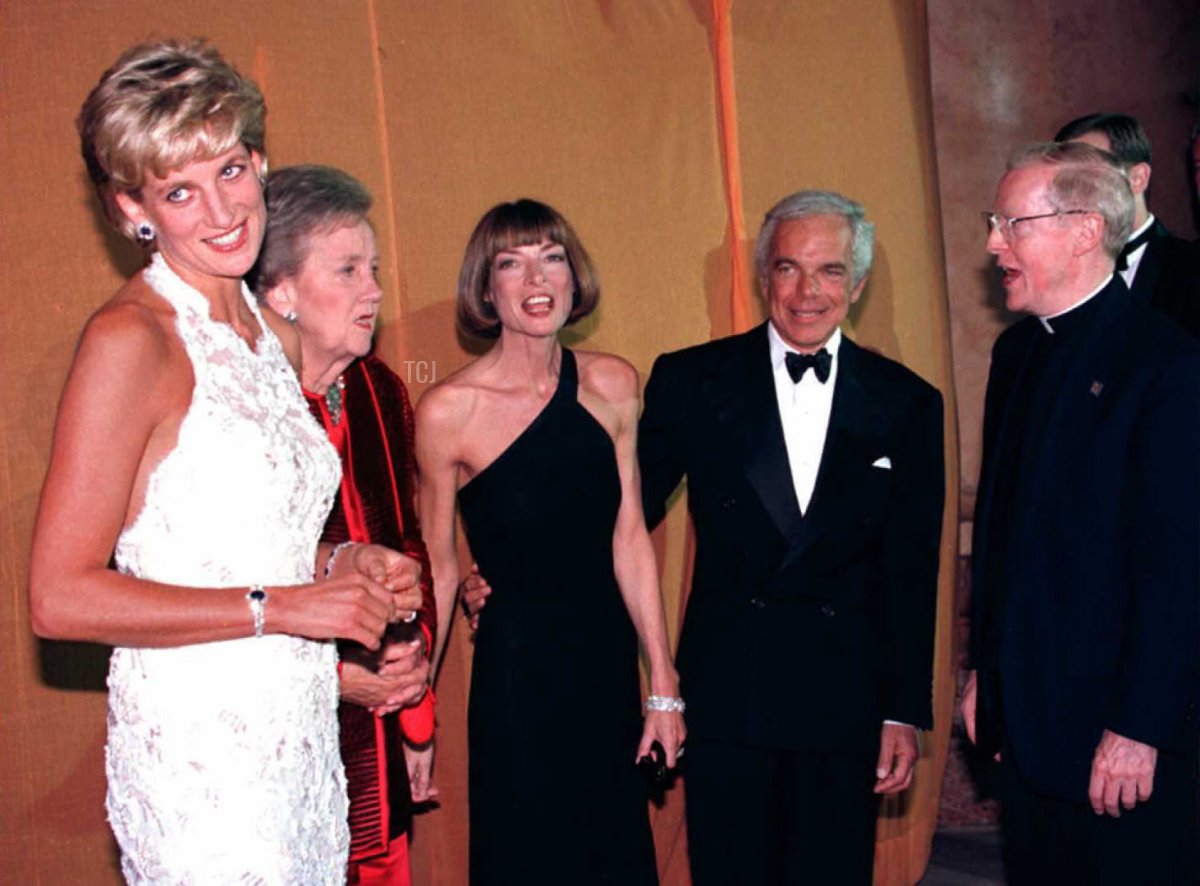 Princess Diana of Wales (L), Washington Post owner Katheryn Graham, Vogue Magazine editor Anna Wintour, designer Ralph Lauren, and Georgetown University President Leo J. O'Donovan (R) work the receiving line during a multi-million dollar fundraising event for the Nina Hyde Center for Breast Cancer Research late 24 September 1996 in Washington, DC