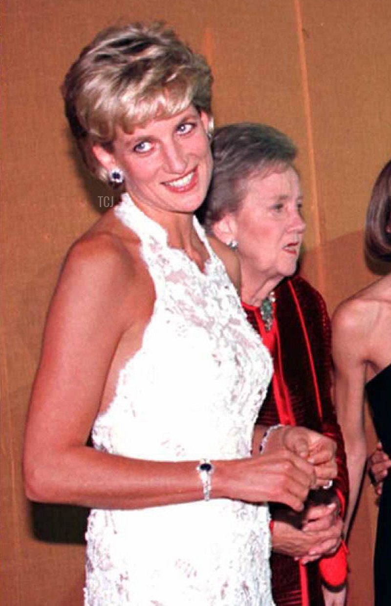 Princess Diana of Wales (L), Washington Post owner Katheryn Graham, Vogue Magazine editor Anna Wintour, designer Ralph Lauren, and Georgetown University President Leo J. O'Donovan (R) work the receiving line during a multi-million dollar fundraising event for the Nina Hyde Center for Breast Cancer Research late 24 September 1996 in Washington, DC