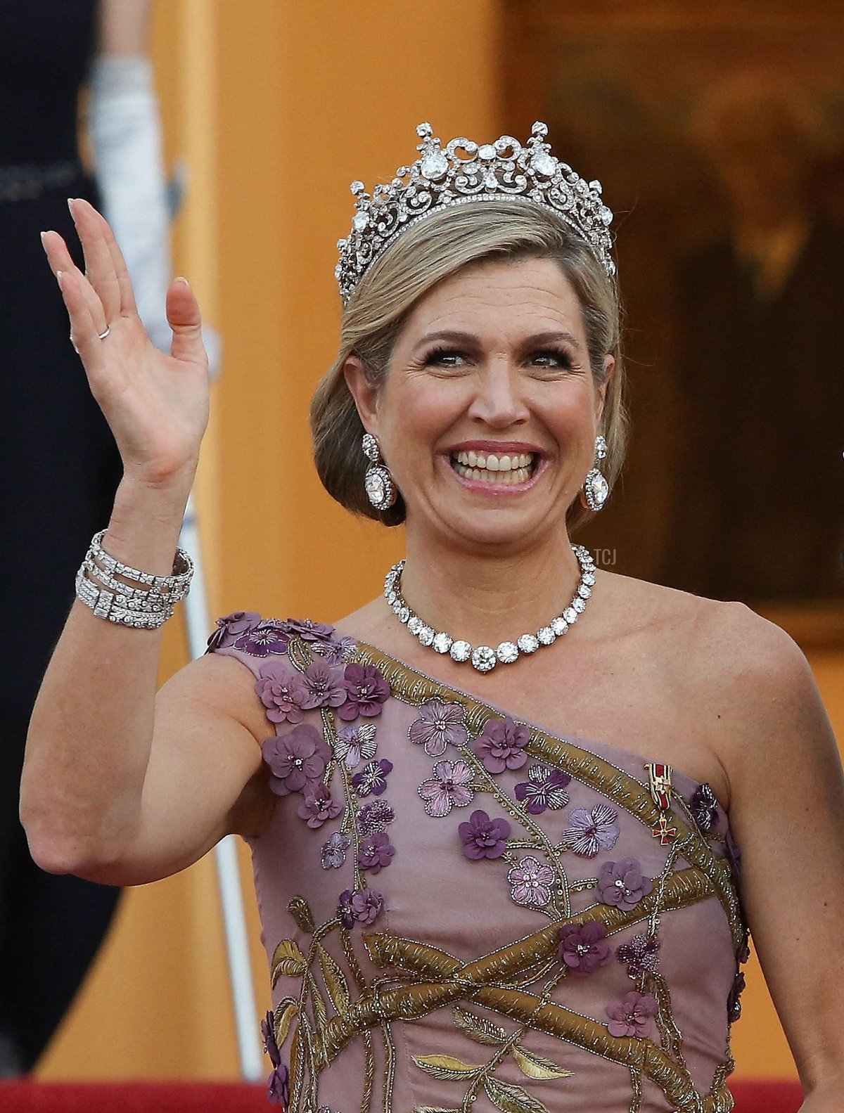 King Willem-Alexander and Queen Maxima of the Netherlands wave as they arrive for a state dinner in their honour at the Bellevue presidential palace in Berlin on July 5, 2021