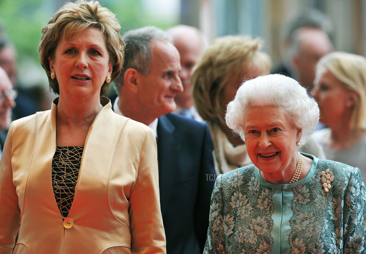 Queen Elizabeth II (R) and Irish president Mary Mcaleese (L) attend the National Convention Centre, Dublin on May 19, 2011