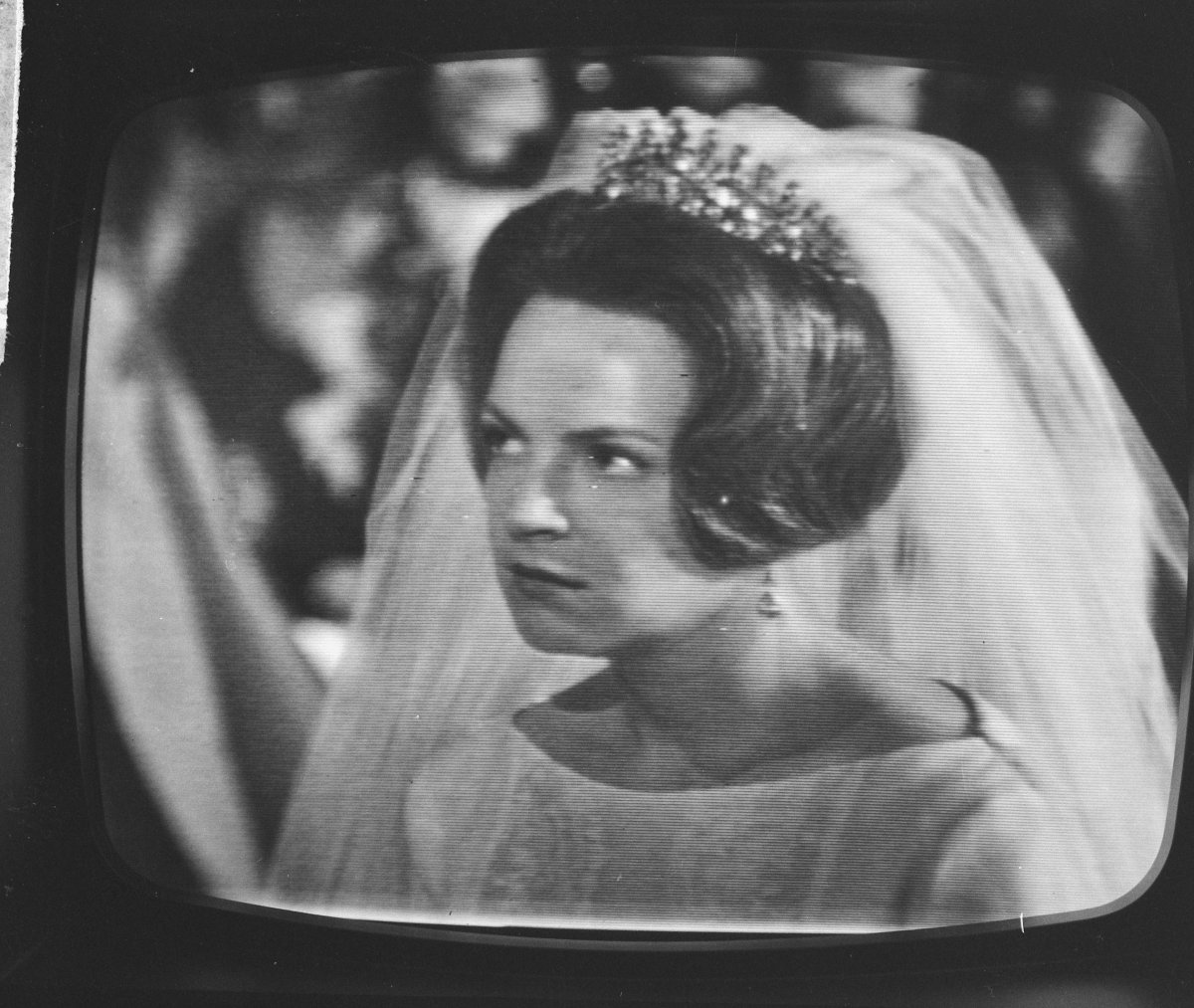 Princess Irene of the Netherlands marries Prince Carlos Hugo of Bourbon-Parma, Apr 1964