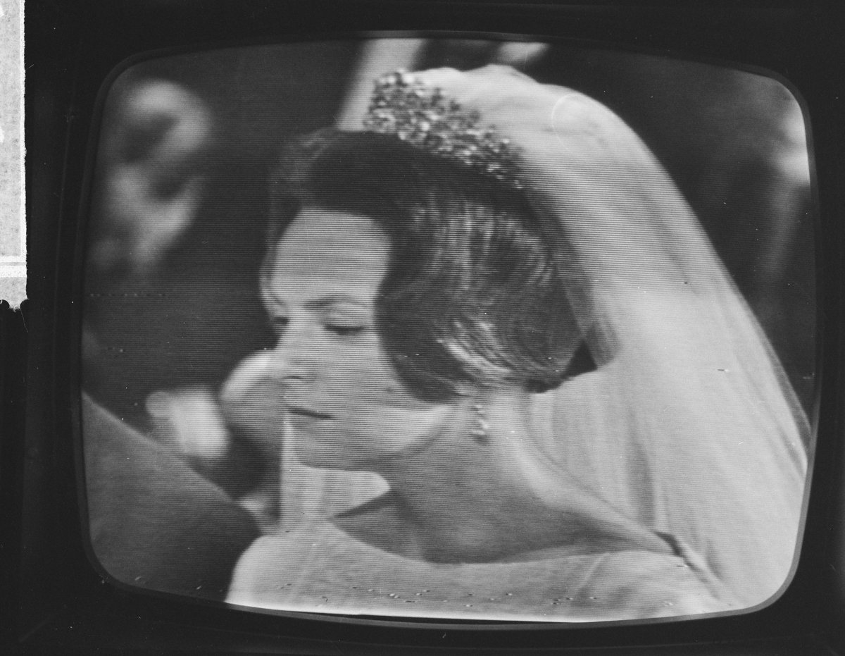 Princess Irene of the Netherlands marries Prince Carlos Hugo of Bourbon-Parma, Apr 1964