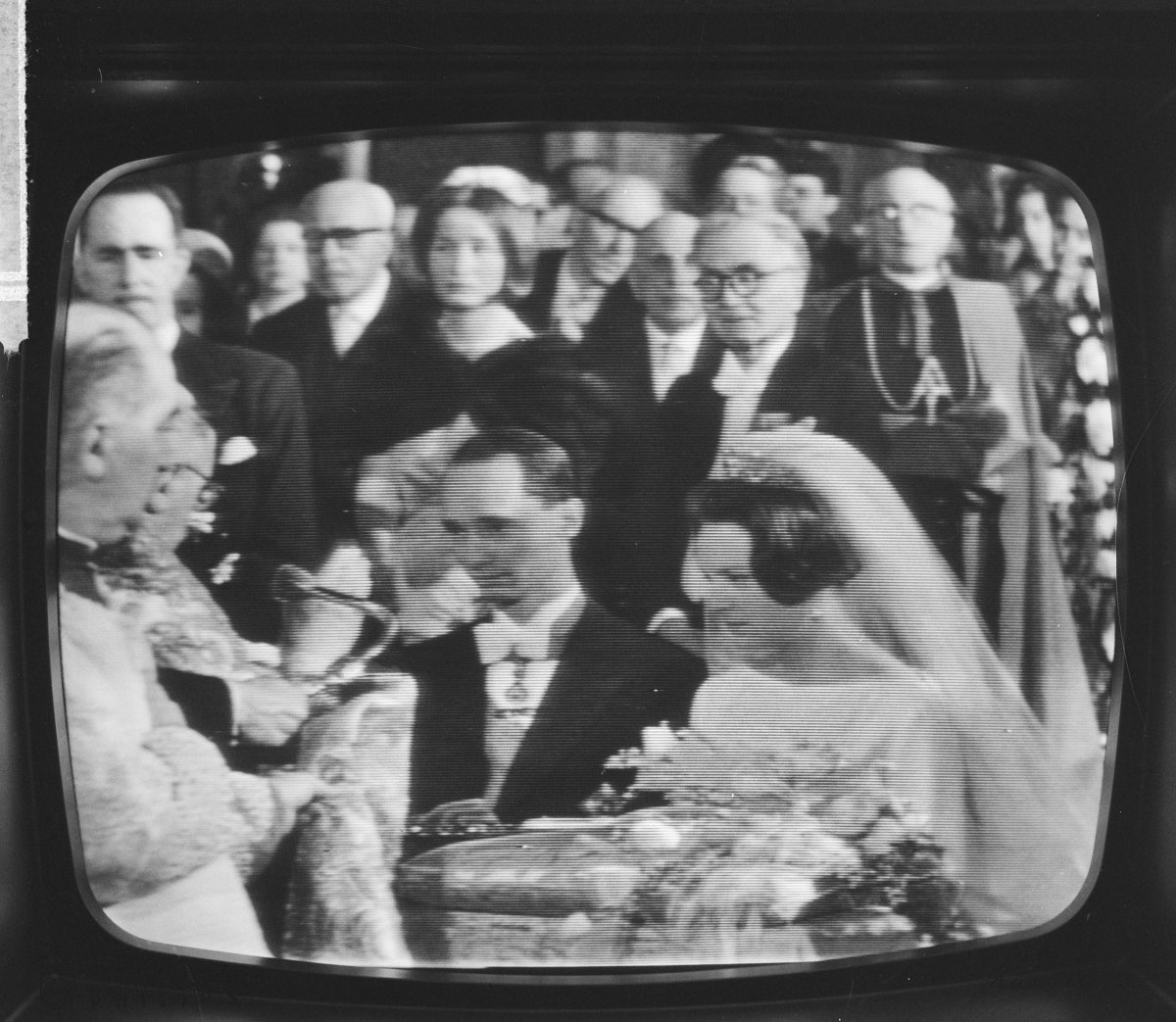 Princess Irene of the Netherlands marries Prince Carlos Hugo of Bourbon-Parma, Apr 1964