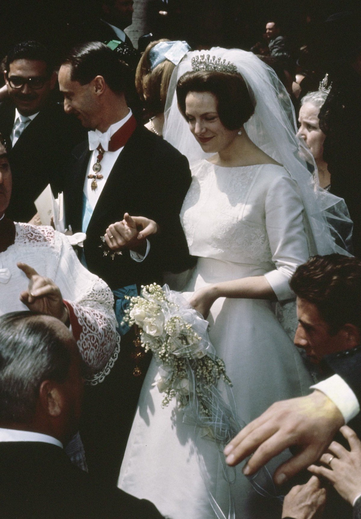 Princess Irene of the Netherlands marries Prince Carlos Hugo of Bourbon-Parma, Apr 1964