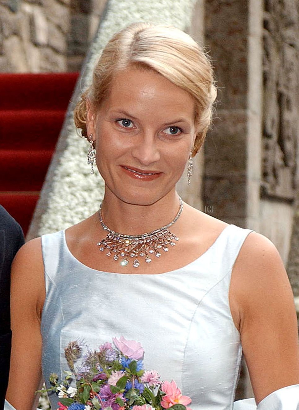 Crown Prince Haakon of Norway and his fiancee Mette-Marit Tjessem Hoiby arrive for a dinner at Akershus Castle in Oslo August 24, 2001 on the eve of their wedding