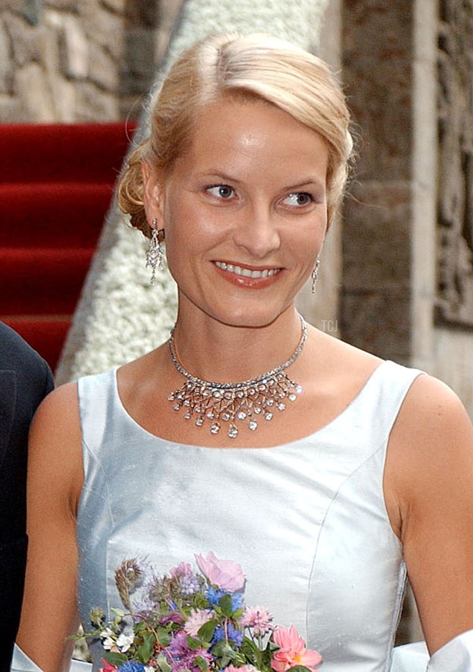 Crown Prince Haakon of Norway and his fiancee Mette-Marit Tjessem Hoiby arrive for a dinner at Akershus Castle in Oslo August 24, 2001 on the eve of their wedding