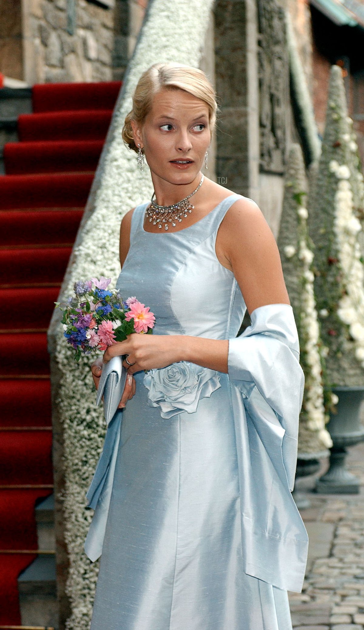 Crown Prince Haakon of Norway and his fiancee Mette-Marit Tjessem Hoiby arrive for a dinner at Akershus Castle in Oslo August 24, 2001 on the eve of their wedding