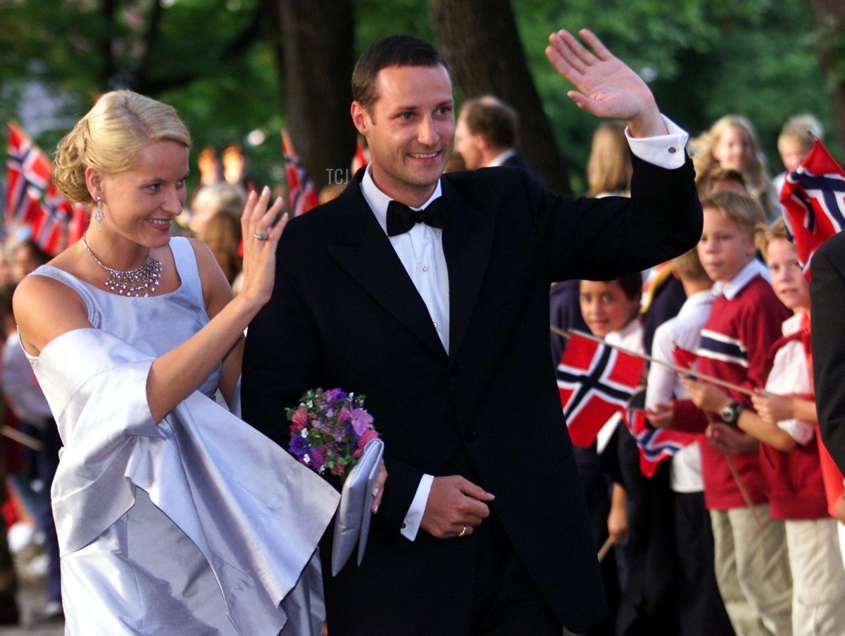 Crown Prince Haakon of Norway and his fiancee Mette-Marit Tjessem Hoiby arrive for a dinner at Akershus Castle in Oslo August 24, 2001 on the eve of their wedding