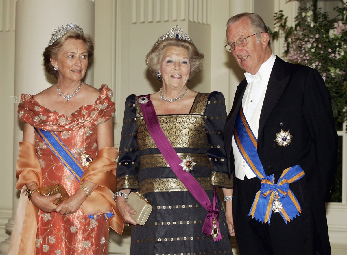 Queen Paola, Queen Beatrix and King Albert pose for a photo at Laken Castle before the gala dinneras part of the three-day during visit of Queen Beatrix on June 20, 2006 in Brussels, Belgium