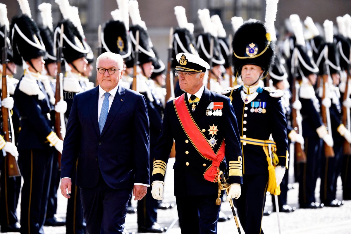 German President Frank-Walter Steinmeier (L) and Sweden's King Carl XVI Gustaf inspect the guard of honor during a welcoming ceremony at the Royal Palace in Stockholm, on September 7, 2021