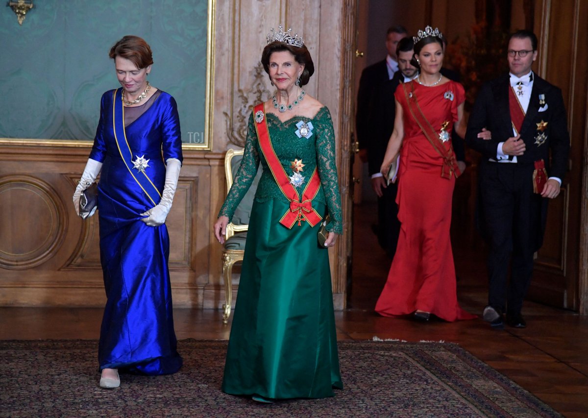 Elke Buedenbender (L), wife of German President Frank-Walter Steinmeier and Queen Silvia followed by Crown Princess Victoria and Prince Daniel arrive for a State Banquet at the Royal Palace in Stockholm, on September 7, 2021