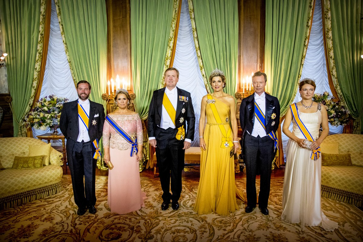 Hereditary Grand Duke Guillaume of Luxembourg, Grand Duchess Maria Teresa of Luxembourg, King Willem-Alexander of The Netherlands, Queen Maxima of The Netherlands, Grand Duke Henri of Luxembourg and Hereditary Grand Duchess Stephanie of Luxembourg during the official picture at the state banquet in the Grand Ducal Palace on May 23, 2018 in Luxembourg, Luxembourg