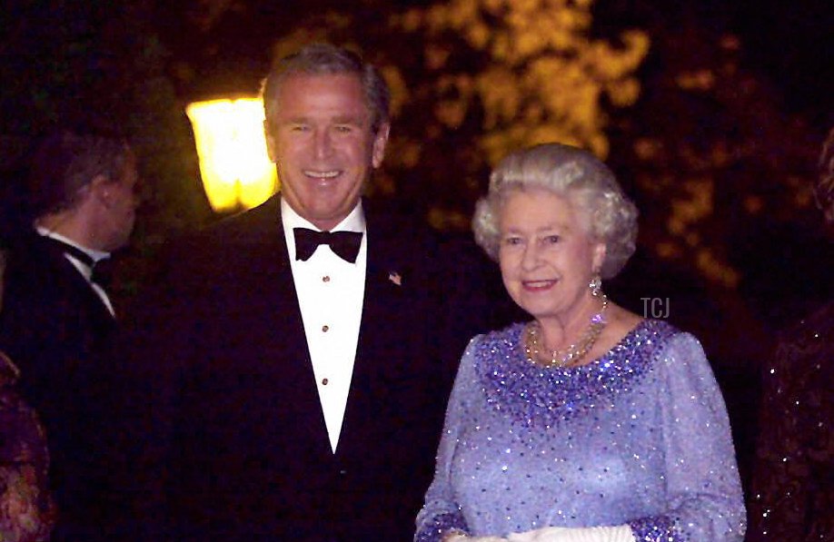 US President George W. Bush escorts Queen Elizabeth II inside for the American reciprocal dinner at the Winfield House, home of the US Ambassador 20 November, 2003 in London, England