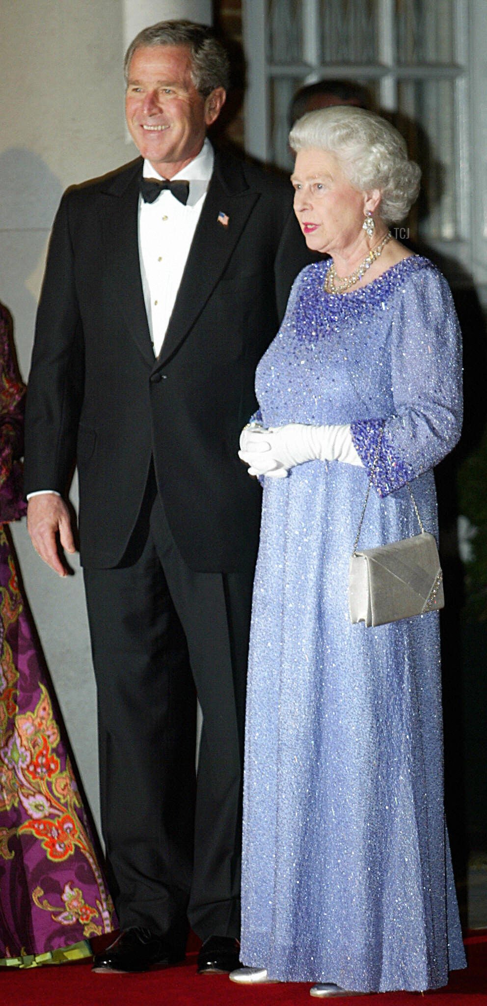 US President George W. Bush escorts Queen Elizabeth II inside for the American reciprocal dinner at the Winfield House, home of the US Ambassador 20 November, 2003 in London, England