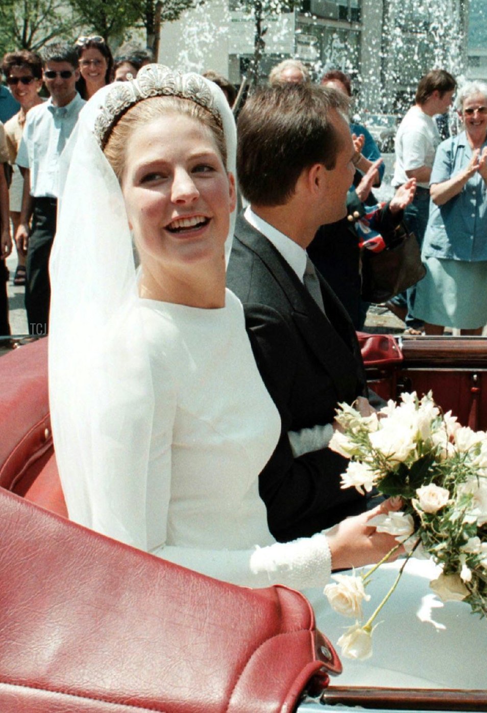 Princess Tatjana of Liechtenstein (L) and German businessman Philipp von Lattorff wave to the audience after their wedding in the cathedral of Vaduz June 5, 1999
