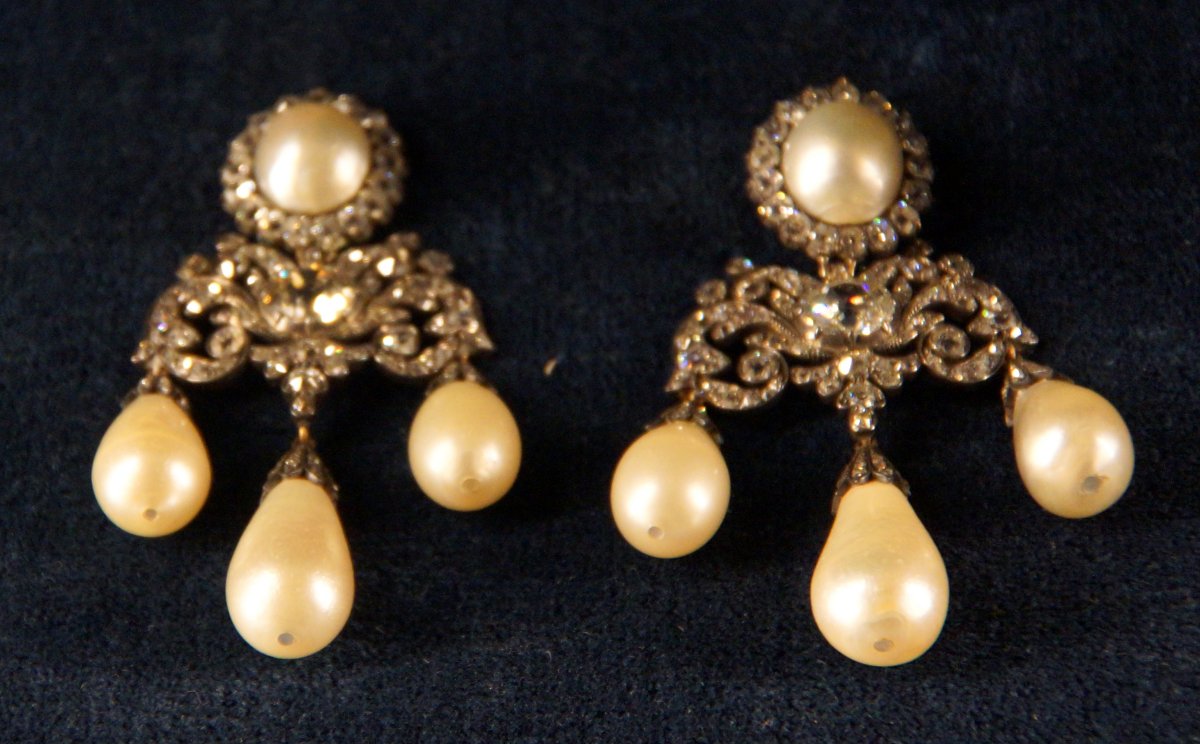 Queen Therese's pearl girandole earrings