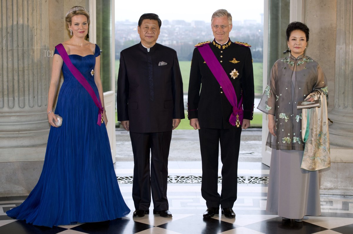 Queen Mathilde of Belgium, Chinese President Xi Jinping, King Philippe of Belgium and Chinese First Lady Peng Liyuan pose for a family photo before attending a state dinner at the Royal Castle in Laken-Laeken, Brussels, on March 31, 2014