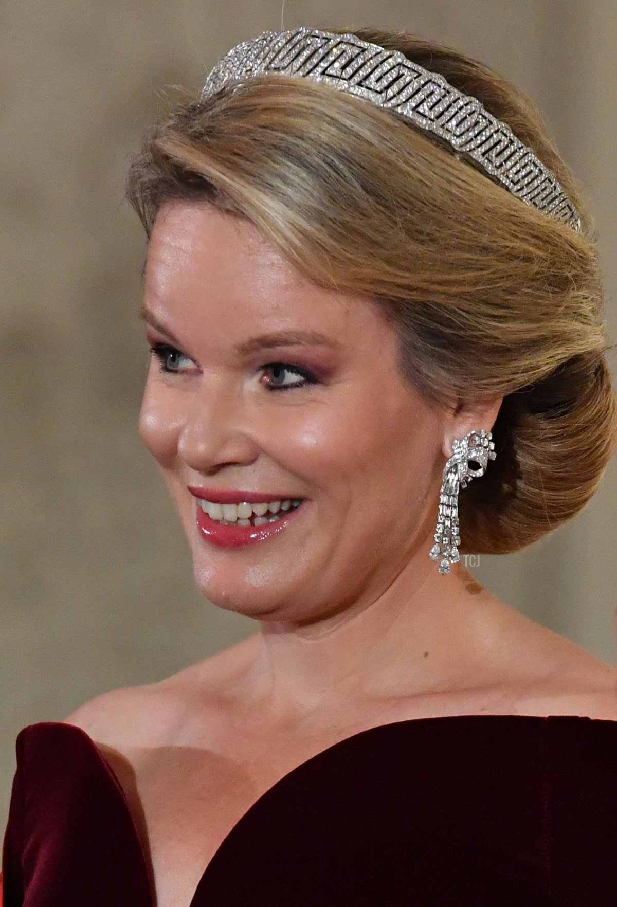 Belgium's Queen Mathilde (L) and French President's wife Brigitte Macron welcome guests for a state dinner at the Royal Palace in Laeken, Belgium on November 19, 2018