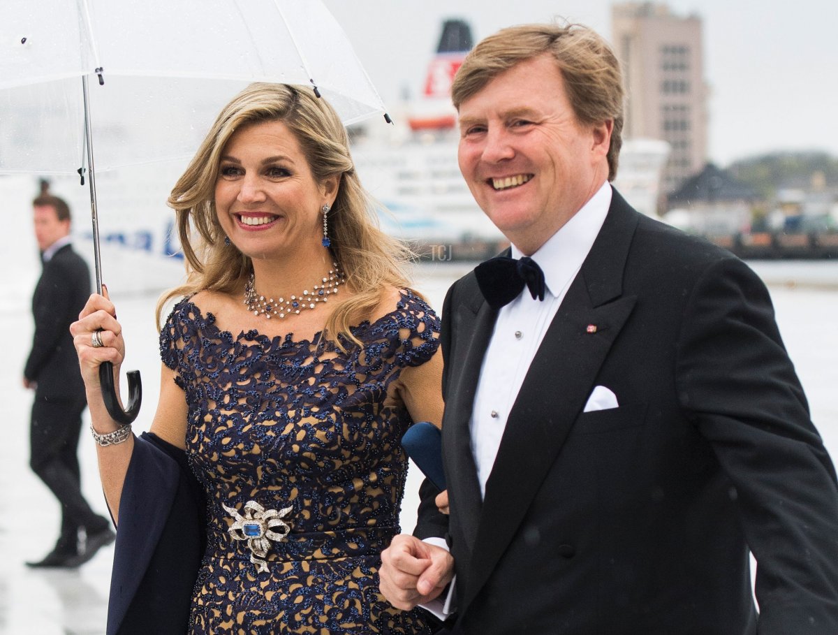 King Willem-Alexander and Queen Maxima of the Netherlands arrive for a gala dinner at the Operahouse in Oslo on May 10, 2017 in celebration of the 80th bithdays of King Harald of Norway and Queen Sonja of Norway