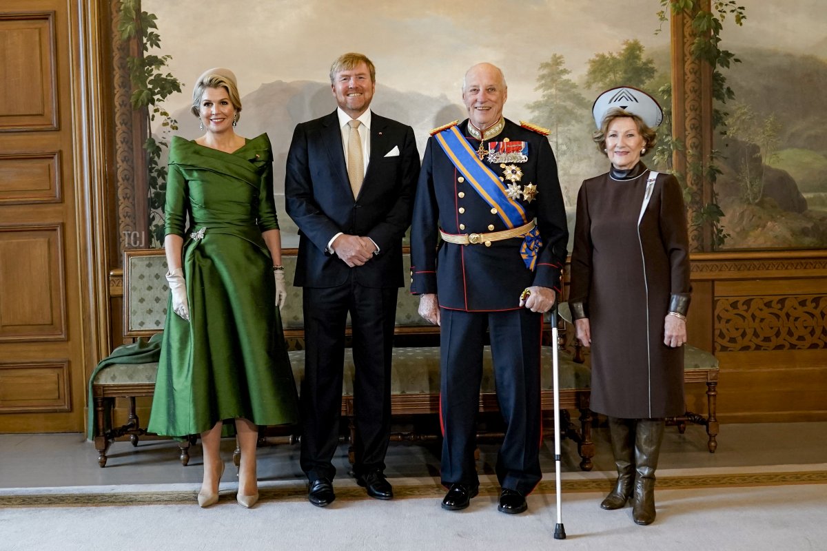 Queen Maxima of The Netherlands, King Willem-Alexander of The Netherlands, King Harald of Norway and Queen Sonja of Norway pose for a picture during the official welcome ceremony in Oslo, Norway, on November 9, 2021