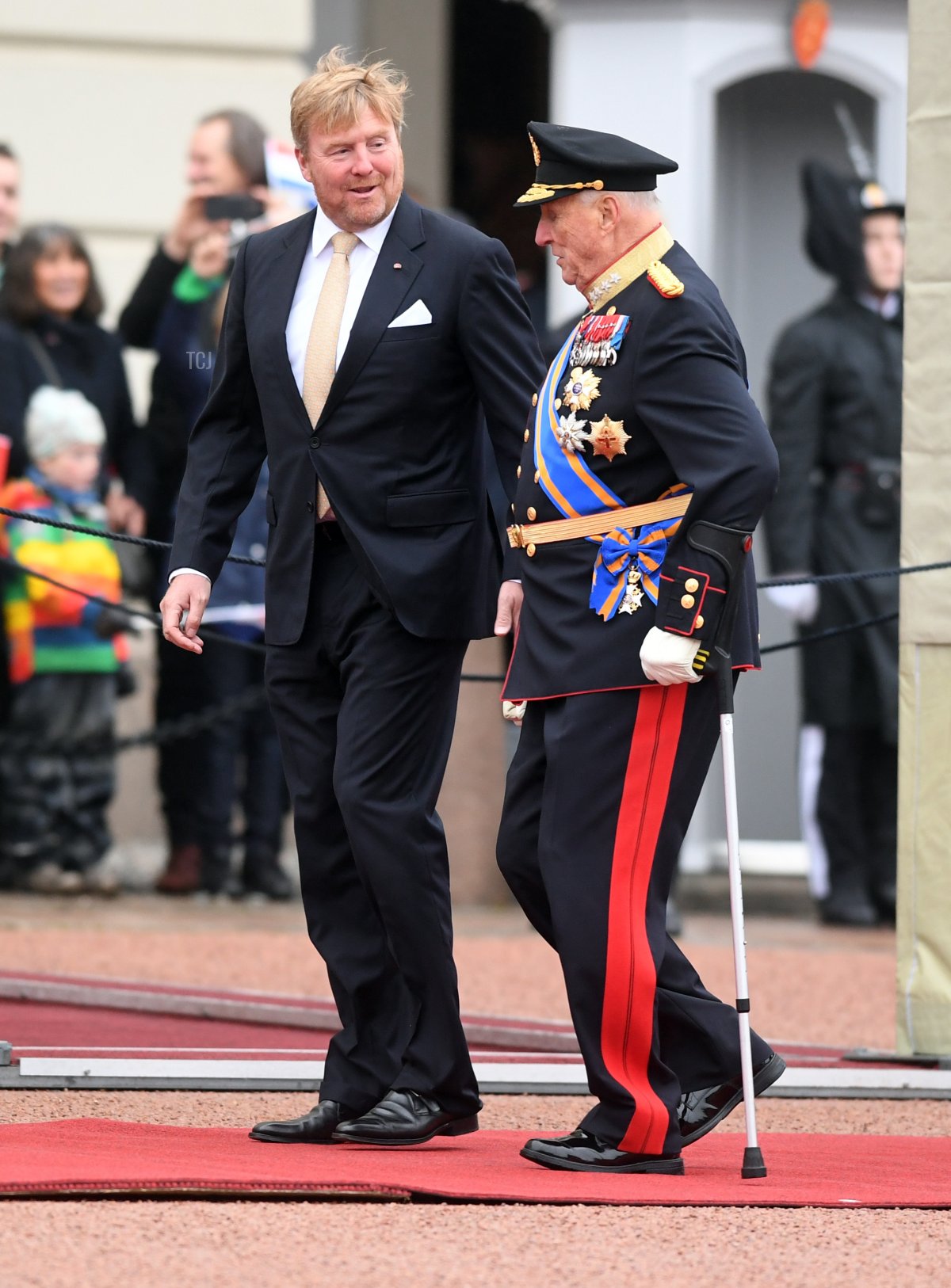 King Harald and King Willem-Alexander at the official welcoming service of Their Majesties King Willem-Alexander and Queen Maxima at The Royal Palace on November 9, 2021 in Oslo, Norway