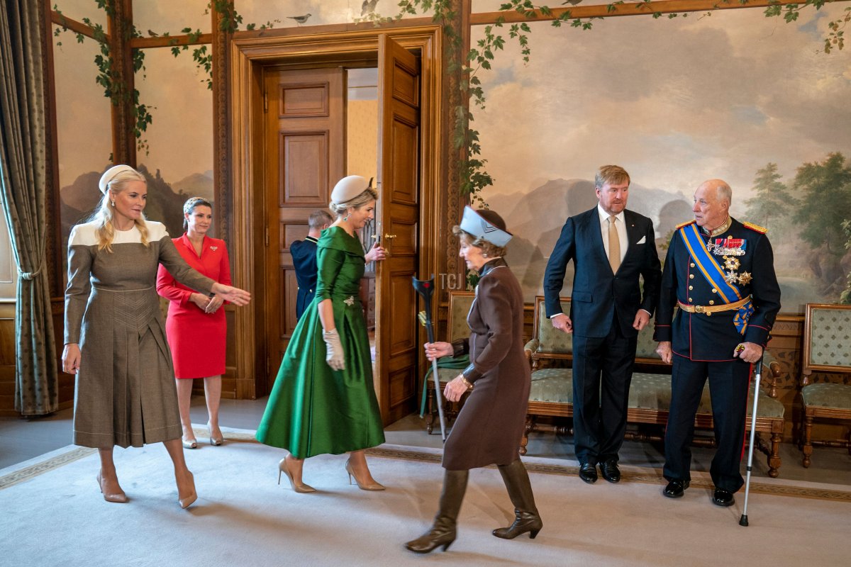 Crown Princess Mette-Marit of Norway, Princess Märtha Louise of Norway, Queen Máxima of the Netherlands, Queen Sonja of Norway, King Willem-Alexander of the Netherlands and King Harald V of Norway are seen at the Palace in Oslo at the beginning of the state visit of the Dutch royal couple on November 9, 2021